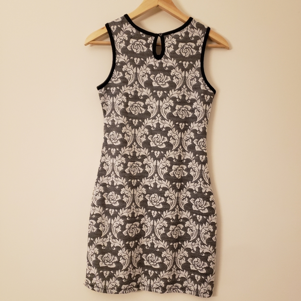Derek Heart Stretchy Gray and White Floral Print Dress/Skirt